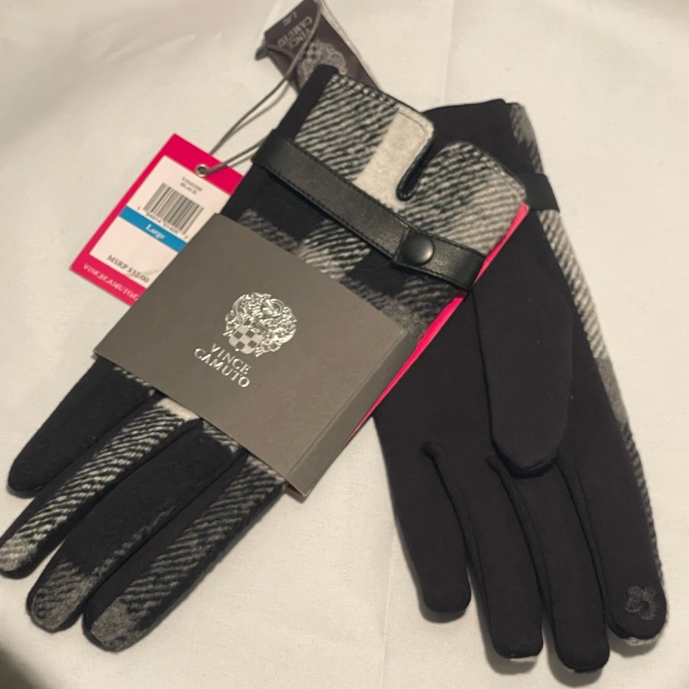 Vince Camuto Woman’s Black and White plaid Patterned Gloves
